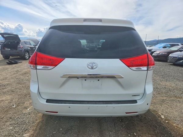 2013 TOYOTA SIENNA — DIRR
