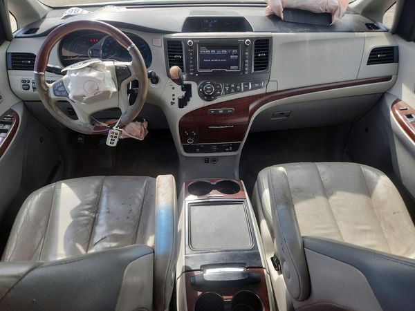 2013 TOYOTA SIENNA — CKPT