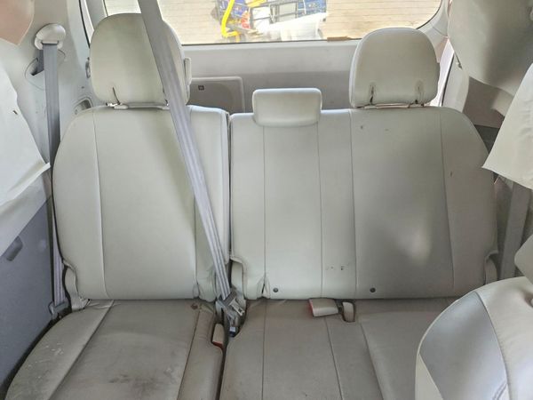 2013 TOYOTA SIENNA — SUVN