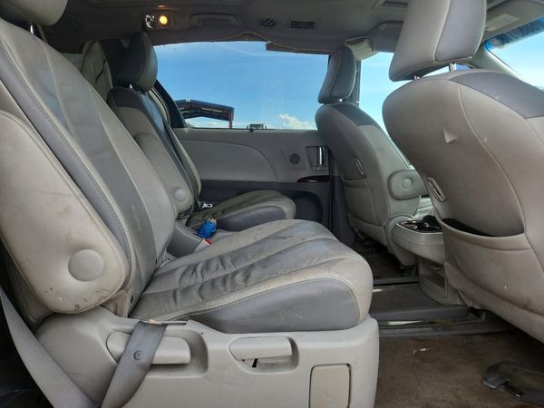 2013 TOYOTA SIENNA — PSRS