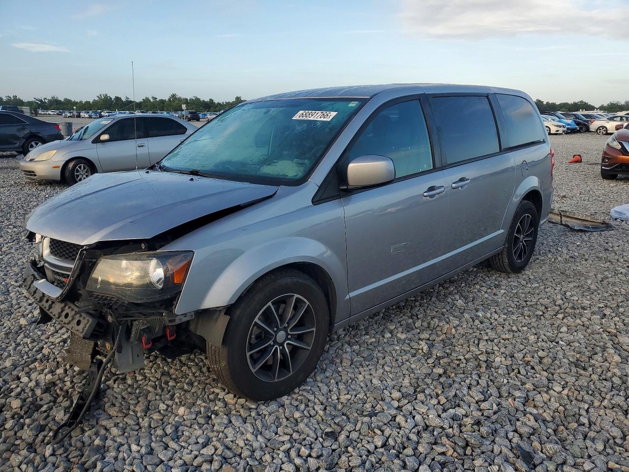 2018 DODGE CARAVAN GT (US), GT FWD (Can) — Front 3/4