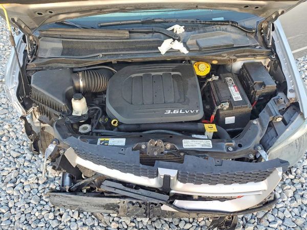 2018 DODGE CARAVAN GT (US), GT FWD (Can) — Engine bay