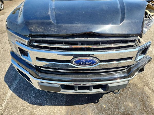 2018 FORD F150 — Engine bay