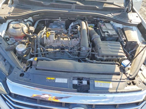 2021 VOLKSWAGEN JETTA — Engine bay