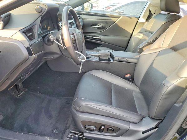 2022 LEXUS ES 350 — DENT