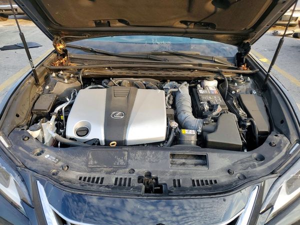 2022 LEXUS ES 350 — Engine bay