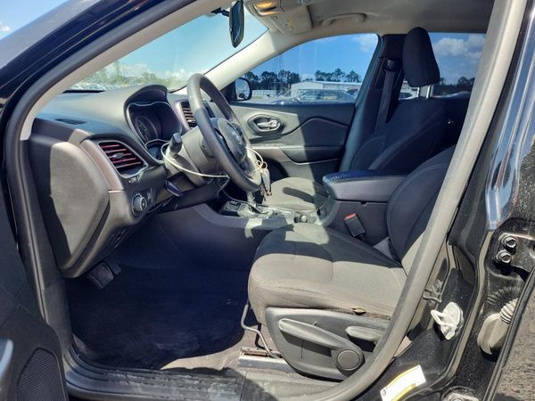 2019 JEEP CHEROKEE — DENT
