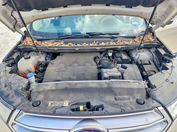 2017 FORD EDGE SEL — Engine bay