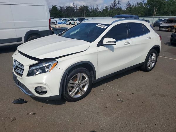 2018 MERCEDES-BENZ GLA — Front 3/4