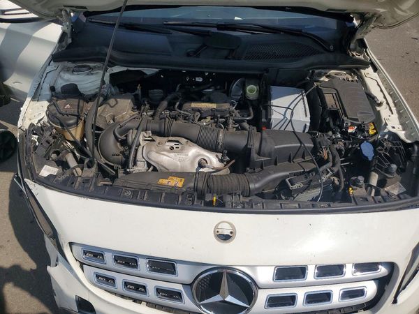 2018 MERCEDES-BENZ GLA — Engine bay