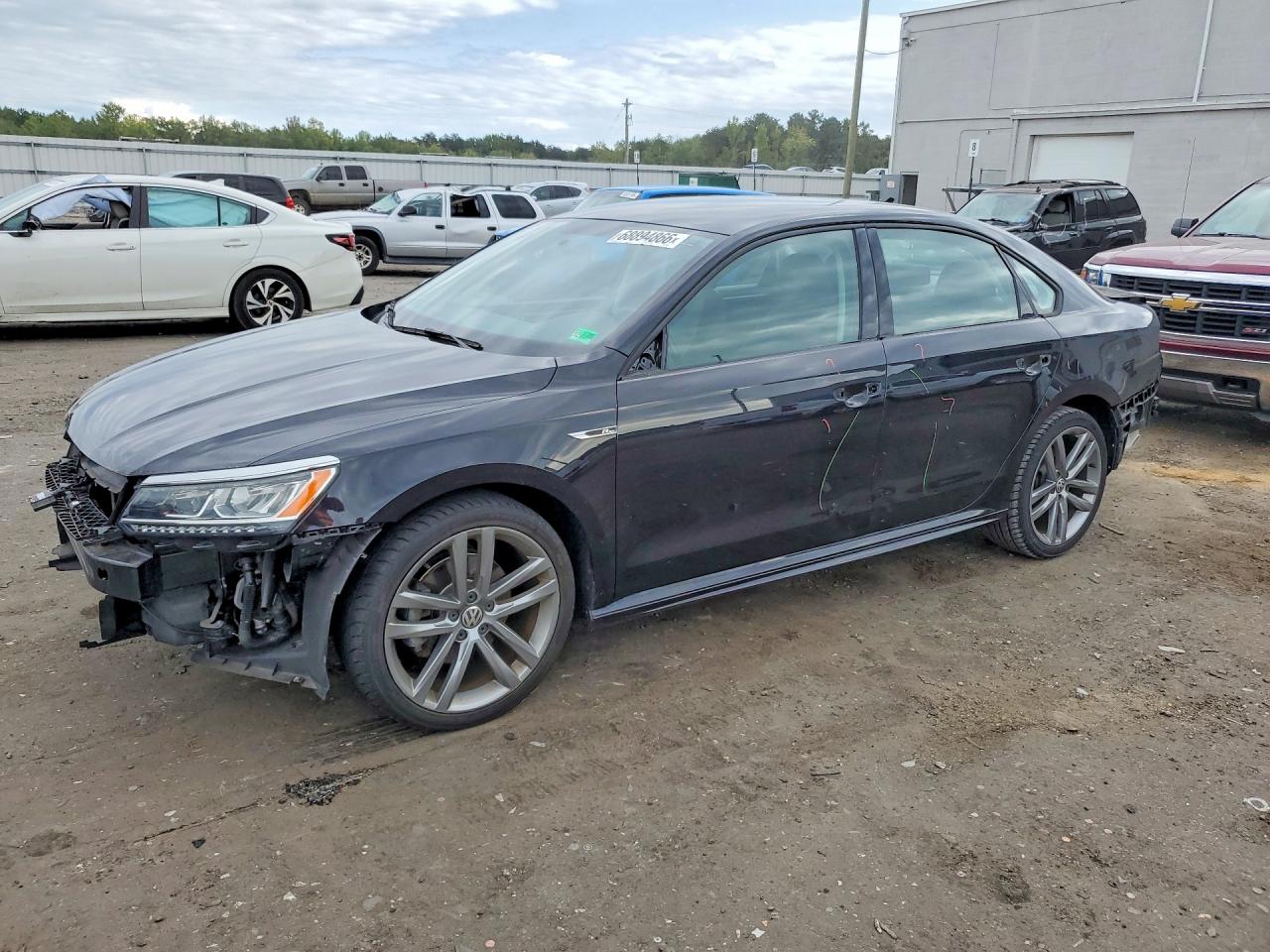 2018 VOLKSWAGEN PASSAT S, R-Line — Front 3/4