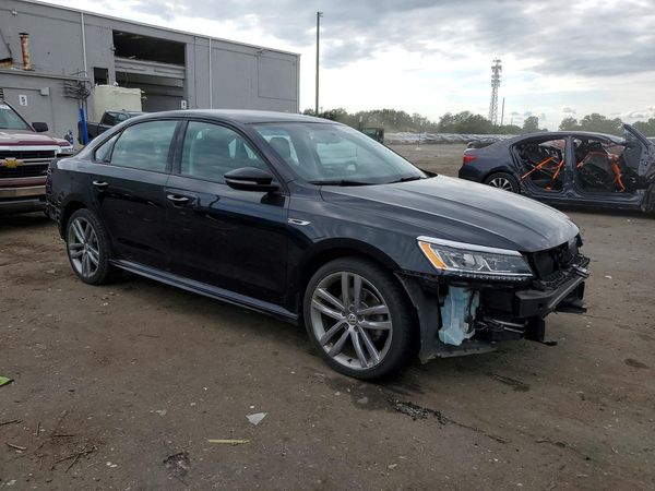 2018 VOLKSWAGEN PASSAT S, R-Line — Passenger 3/4