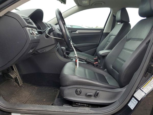 2018 VOLKSWAGEN PASSAT S, R-Line — DENT