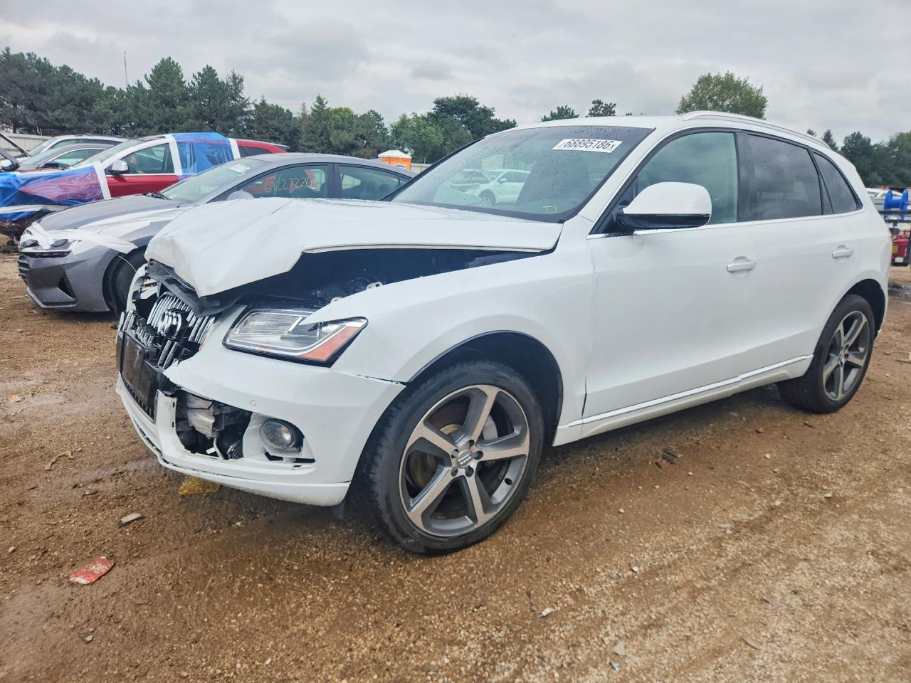 2016 AUDI Q5 — Front 3/4