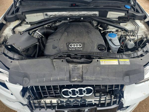2016 AUDI Q5 — Engine bay