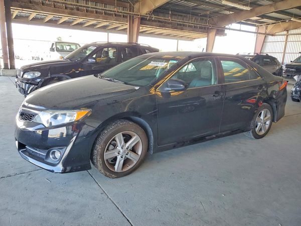 2012 TOYOTA CAMRY — Front 3/4