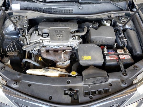 2012 TOYOTA CAMRY — Engine bay