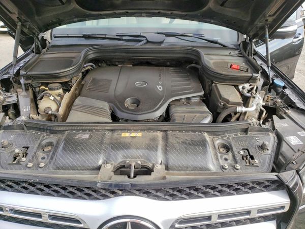 2020 MERCEDES-BENZ GLS — Engine bay