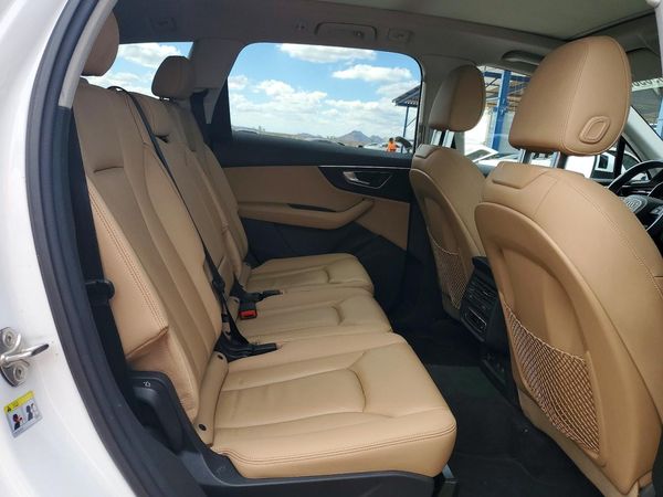 2020 AUDI Q7 — DENT
