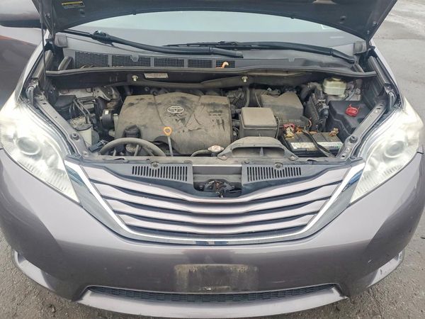 2017 TOYOTA SIENNA LE Mobility/LE — Engine bay