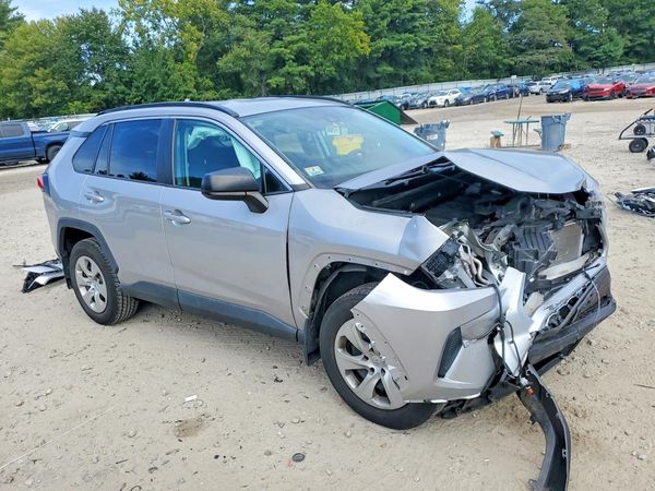 2019 TOYOTA RAV4 — Passenger 3/4