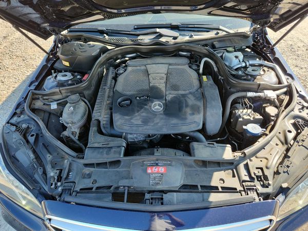 2015 MERCEDES-BENZ E — Engine bay