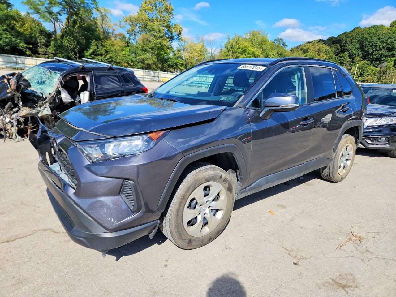 2021 TOYOTA RAV4 — Front 3/4