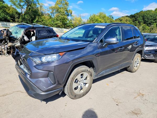 2021 TOYOTA RAV4 — Front 3/4