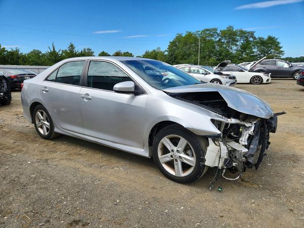 2014 TOYOTA CAMRY — Passenger 3/4