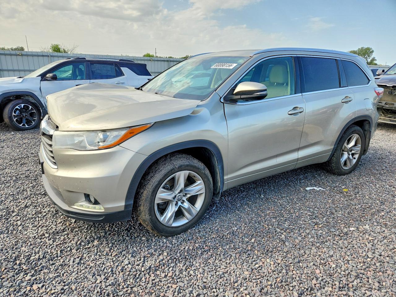 2016 TOYOTA HIGHLANDER — Front 3/4