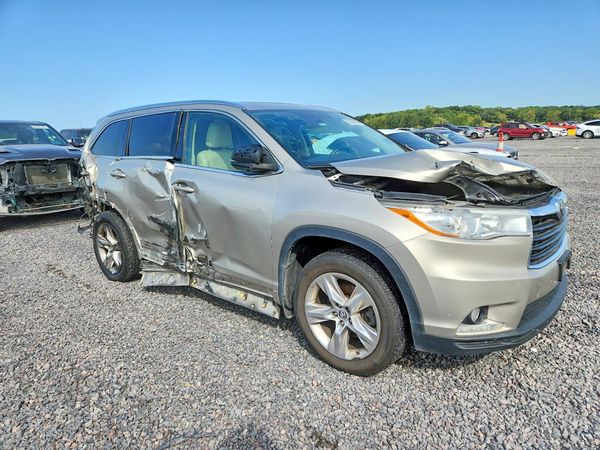 2016 TOYOTA HIGHLANDER — Passenger 3/4