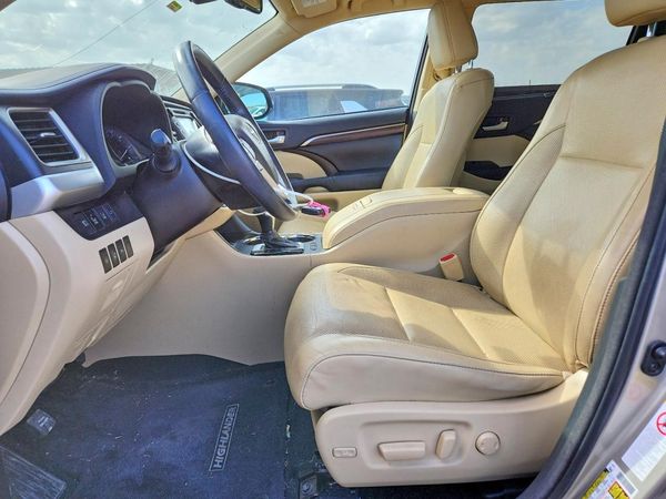 2016 TOYOTA HIGHLANDER — DENT