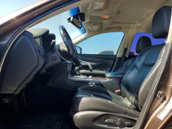 2016 INFINITI Q70 — DENT