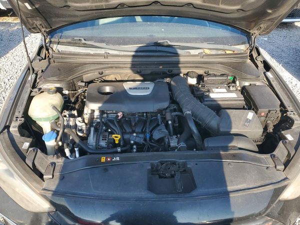 2018 HYUNDAI ELANTRA — Engine bay