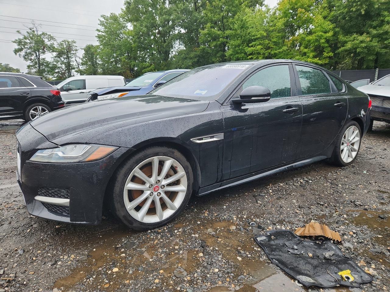 2017 JAGUAR XF R-Sport — Front 3/4