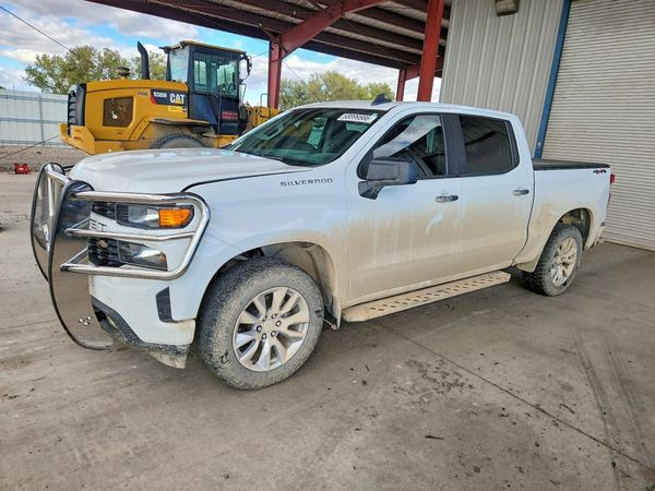 2022 CHEVROLET SILVERADO Custom — Front 3/4