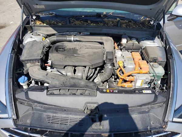 2020 HYUNDAI SONATA Limited — Engine bay