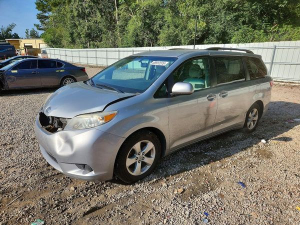 2015 TOYOTA SIENNA
