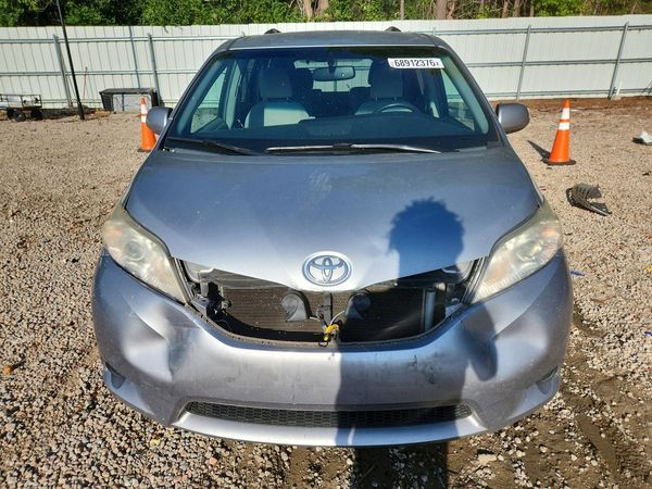 2015 TOYOTA SIENNA
