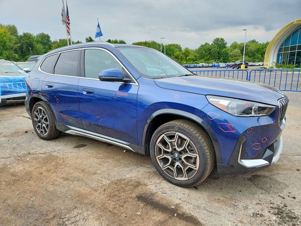 2025 BMW X1 xDrive28i — Passenger 3/4