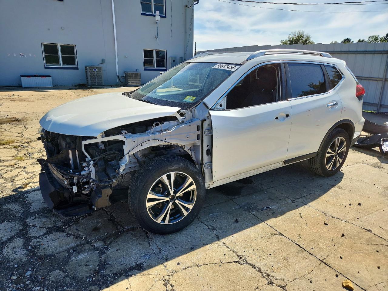 2019 NISSAN ROGUE — Front 3/4