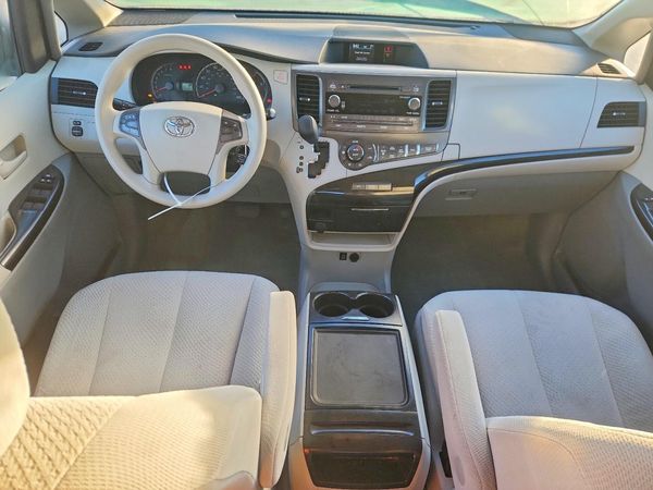 2013 TOYOTA SIENNA — CKPT