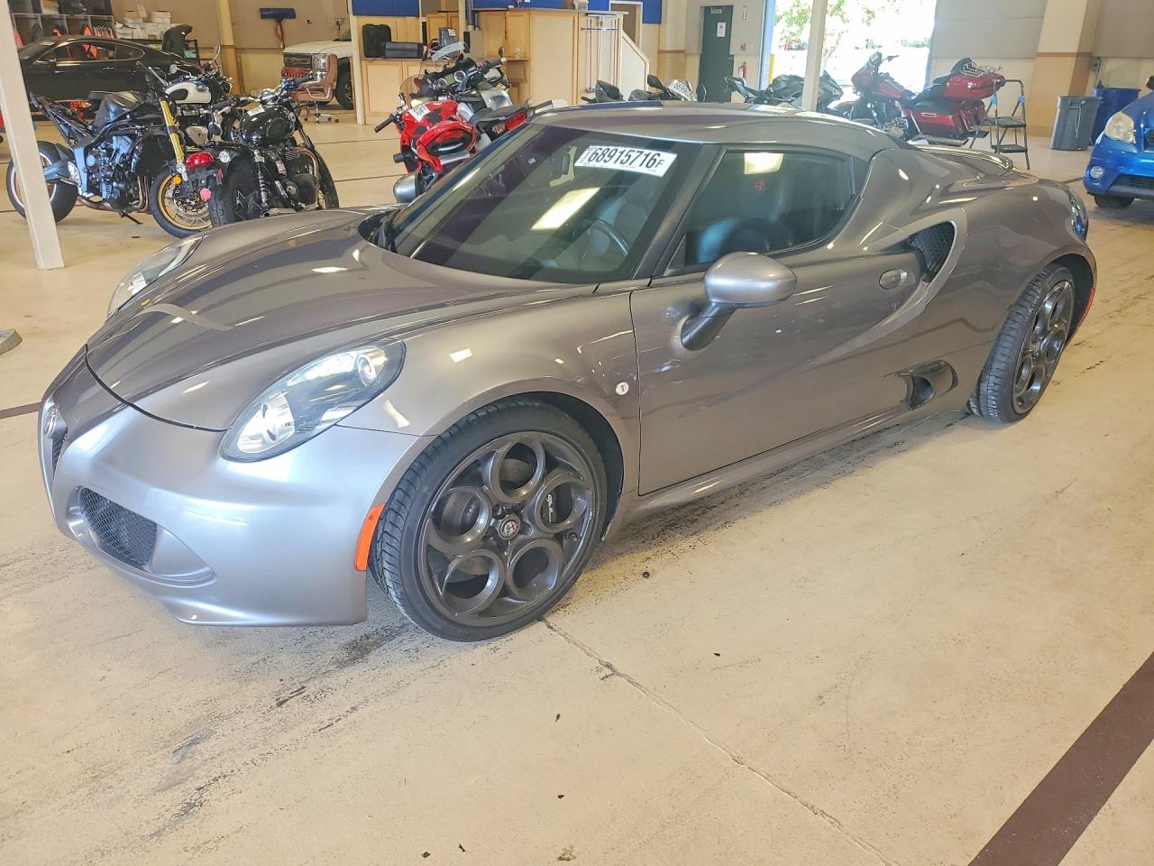 2017 ALFA ROMEO 4C — Front 3/4