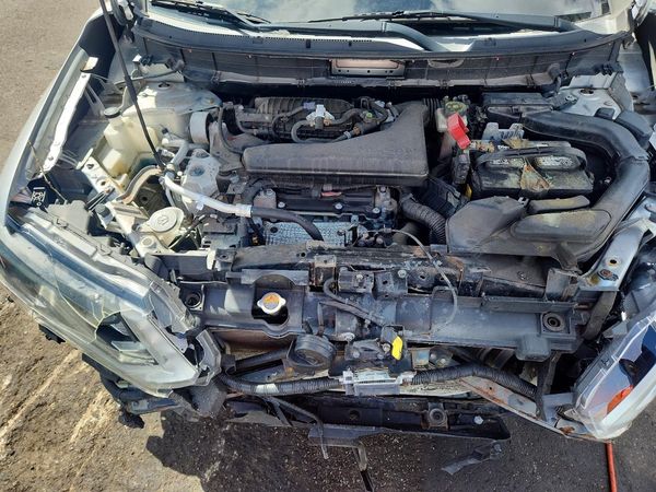 2018 NISSAN ROGUE — Engine bay