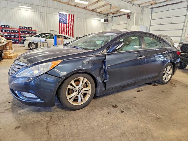 2013 HYUNDAI SONATA — Front 3/4