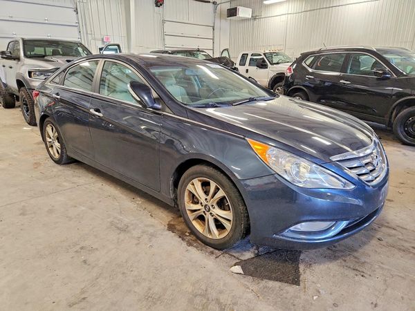 2013 HYUNDAI SONATA — Passenger 3/4