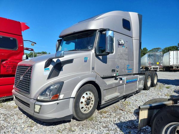 2017 VOLVO VN