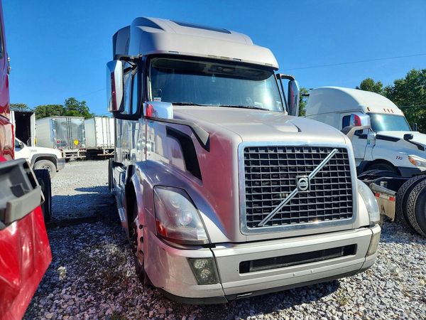 2017 VOLVO VN
