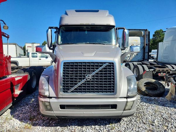 2017 VOLVO VN