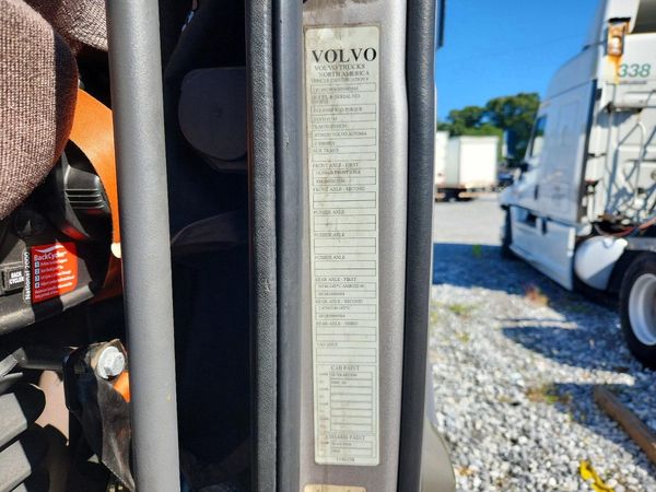 2017 VOLVO VN